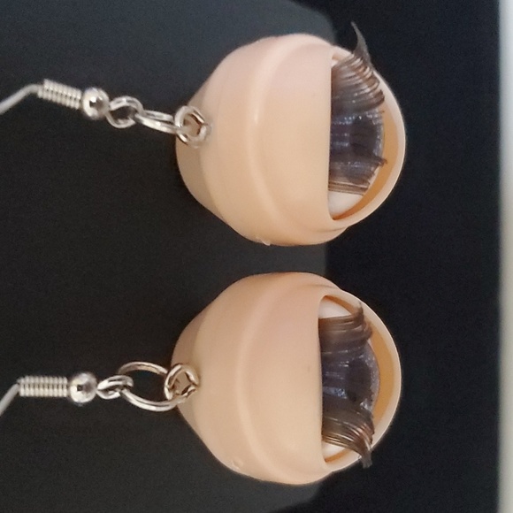 Creepy Dolly Eye Earrings with Lashes. Opens and Closes Eyes - Picture 3 of 9